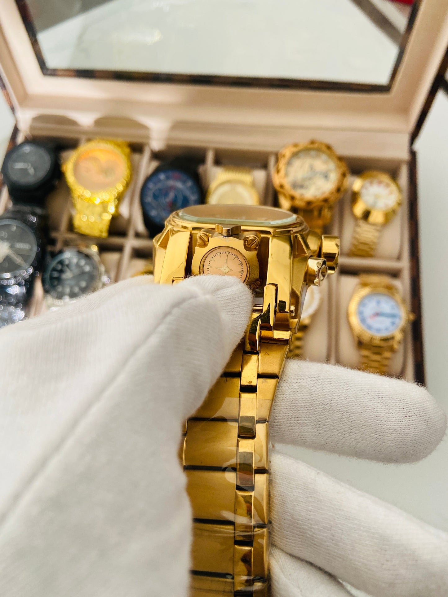 Gold D Swiss Watch (HEAVY QUALITY))